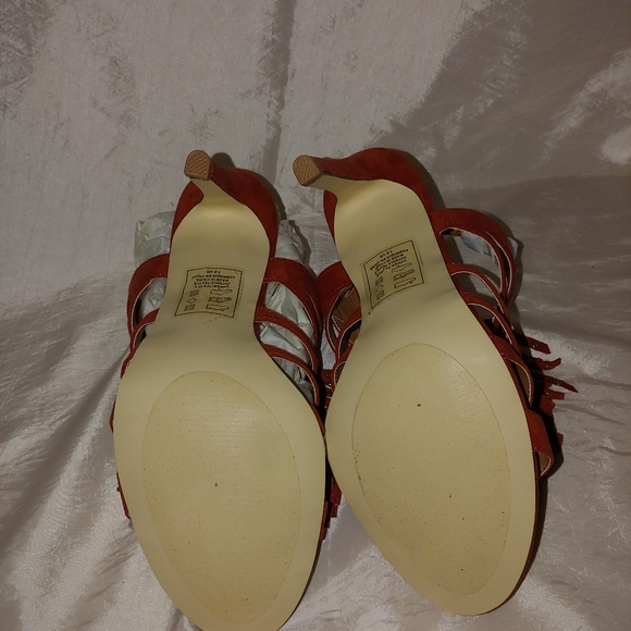 Izabella Rue - Picture 3 of 5